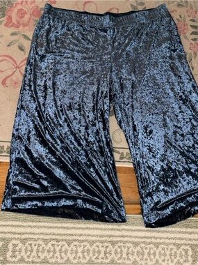 Velvet Wide-Leg blue capris